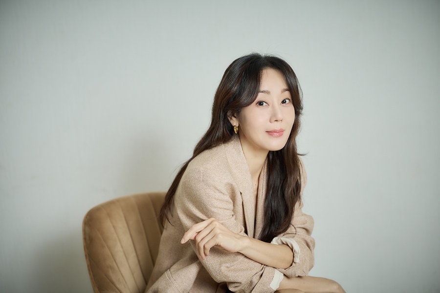 '자백' 김윤진 "대본 통으로 외워 소지섭과 기싸움? 선배인데 버벅대면 창피해"[인터뷰②]