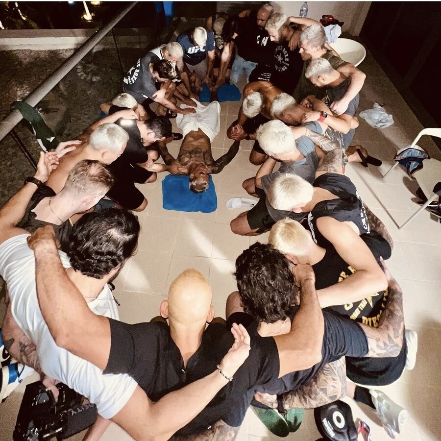 230g 때문에 챔피언 벨트 빼앗긴 올리베이라, UFC 280 계체 통과  