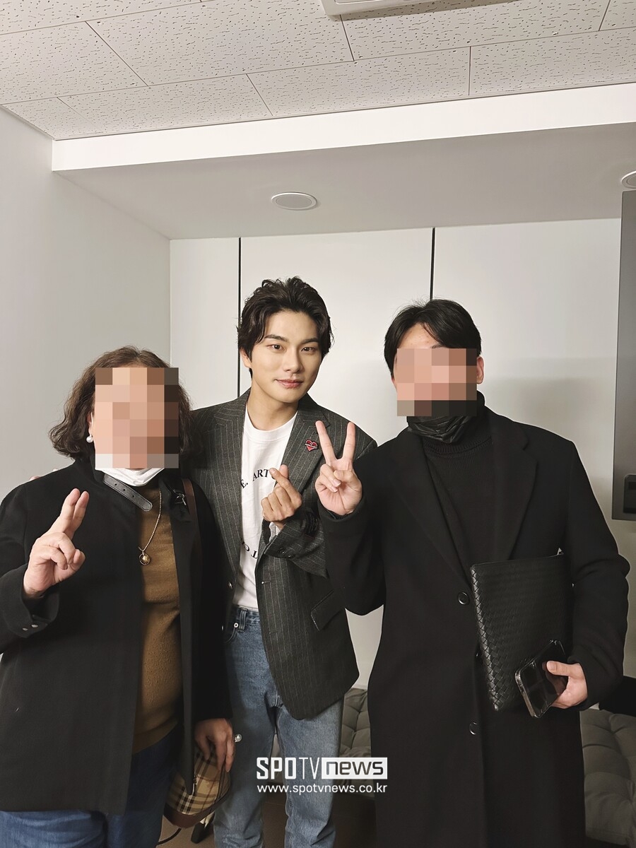 ▲ 이이경(가운데)와 '놀면 뭐하니' 촬영으로 만난 화이트 해커 시민(오른쪽).  ⓒ스포티비뉴스DB