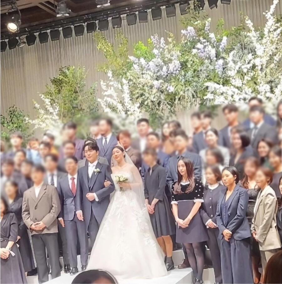 김연아♥고우림, 결혼사진에 크리스탈이?…'신혼집 이웃사촌' 12년 인연