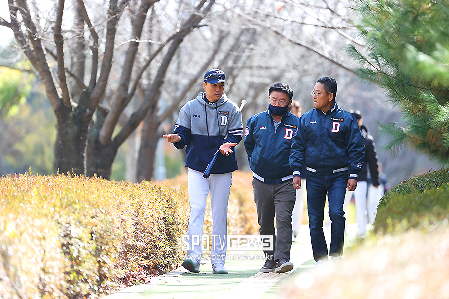 ▲ 이승엽 감독 전풍 사장 김태룡 단장 ⓒ곽혜미 기