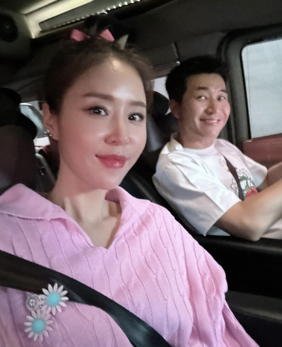 신지, 결혼설에도 아랑곳 않고 김종민과 다정 셀카