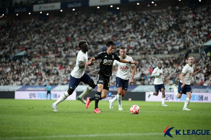 ▲ 지난 7월 토트넘 홋스퍼와 맞대결에서 진한 인상을 남긴 양현준. ⓒ한국프로축구연맹