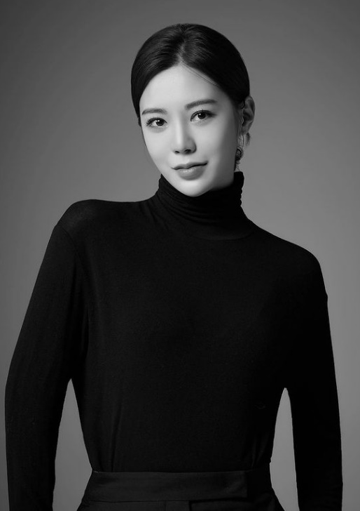 '자숙 끝→복귀 선언' 리지, 새 프로필 공개…달라진 분위기