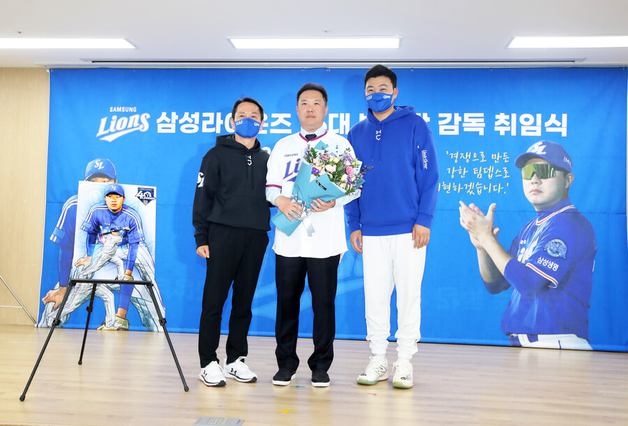 ▲ 왼쪽부터 원기찬 삼성 라이온즈 대표, 박진만 신임 감독, 주장 오재일. ⓒ삼성 라이온즈