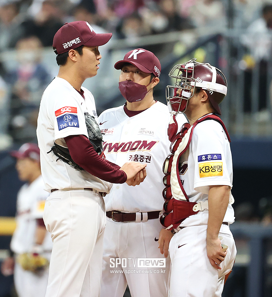 [포토S] 안우진, '볼넷이 아쉬워'