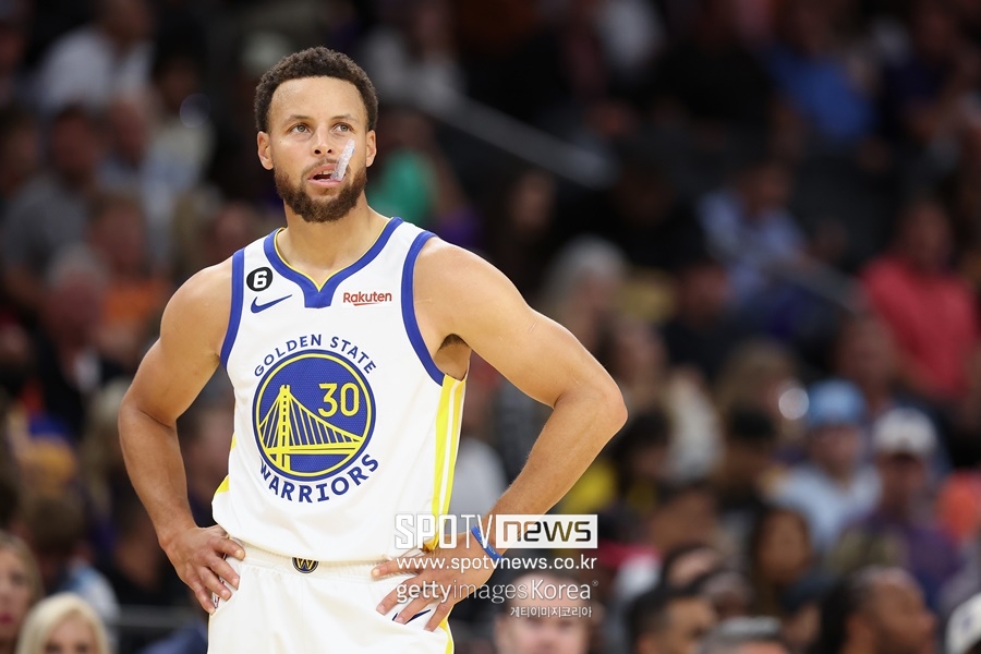 [NBA REVIEW] '커리 33득점 원맨쇼' GSW, 마이애미 수비 뚫고 승리
