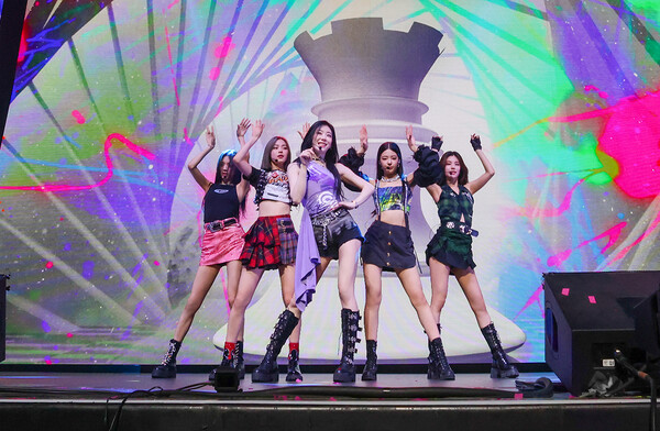 있지, 첫 월드투어 LA 콘서트 성공적 개최…'보이즈 라이크 유' 무대 최초 공개