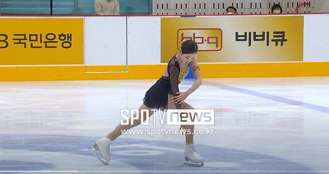 ▲  2022 전국남녀피겨스케이팅종합선수권에서 경기를 펼치는 김민채 ⓒSPOTV 중계화면 캡처