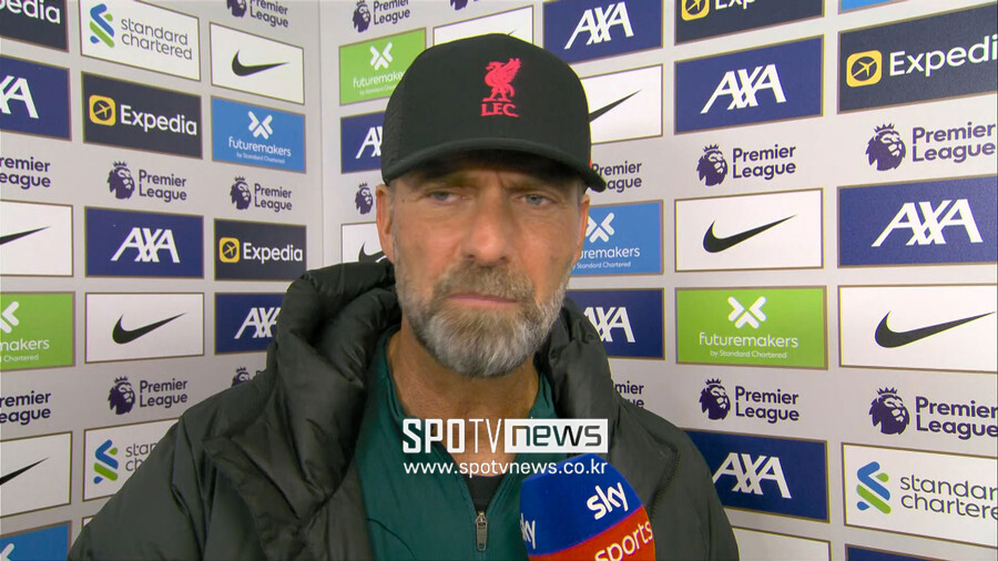 ▲ 인터뷰 중인 클롭 감독