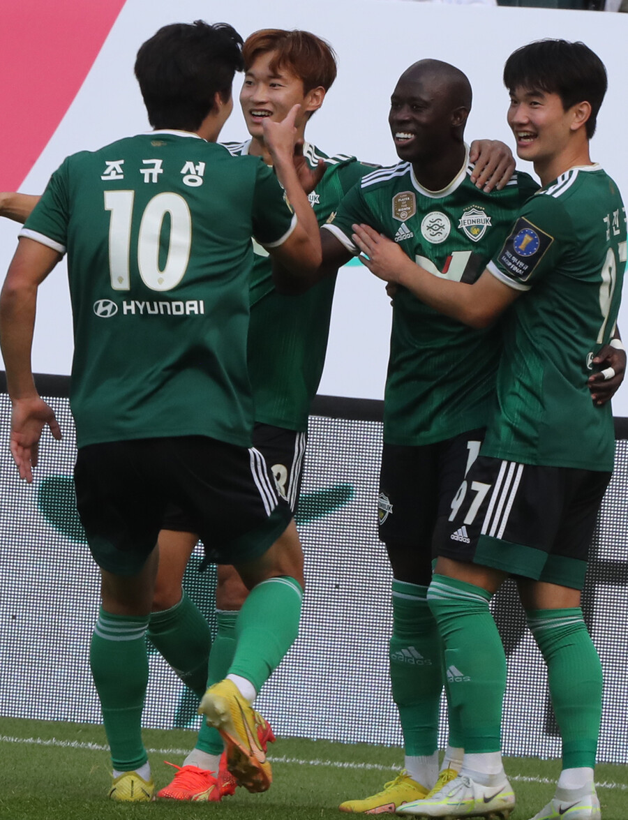 ▲ 전북 현대가 FA컵 결승 2차전에서 바로우, 조규성의 골로 FC서울을 이기며 1승1무로 우승을 차지했다. ⓒ연합뉴스