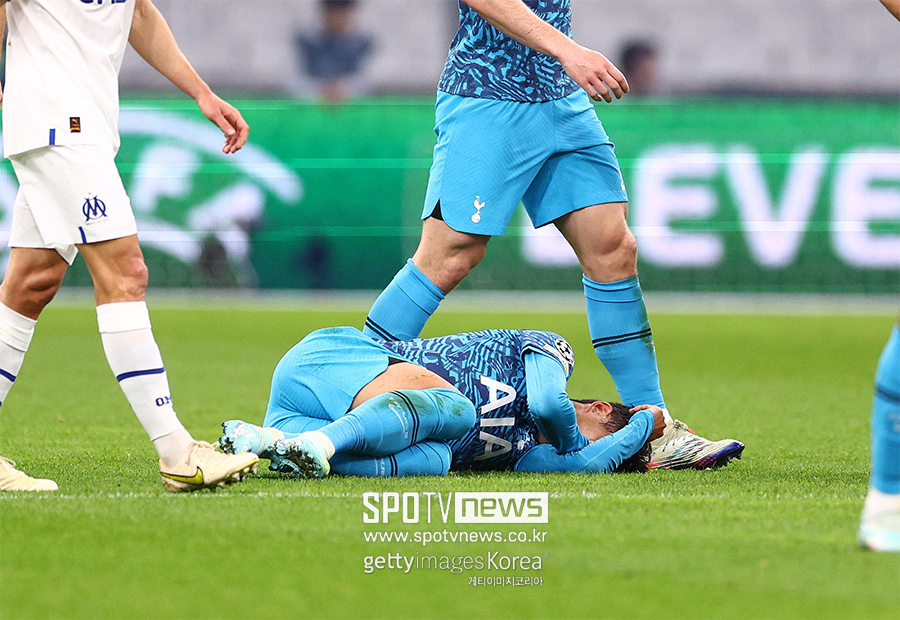 ▲ 손흥민이 2일 '2022-23시즌 UEFA 챔피언스리그' 마르세유전에서 안면 부상으로 쓰러졌다