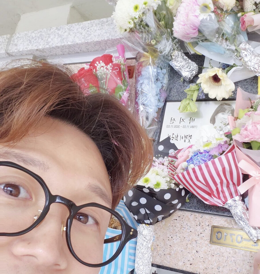 “많이 보고싶다” 박성광, 故박지선 2주기에 찾은 납골당