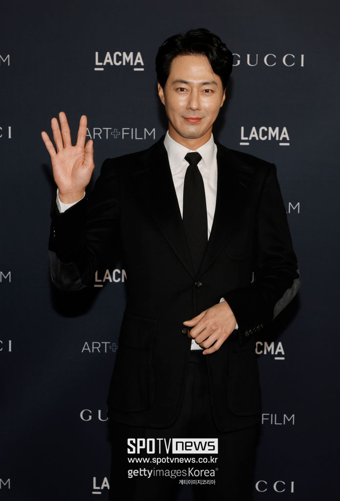 ▲ 사진 왼쪽부터 제 11회 LACMA 아트필름 갈라에 참석한 조인성. ⓒ게티이미지