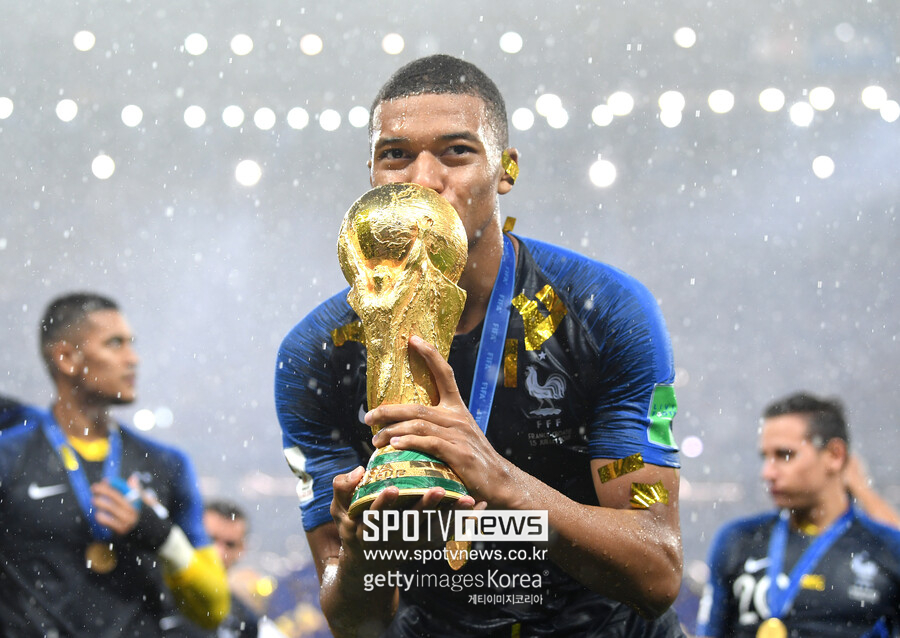 ▲ Sport Soccer International Team Soccer FeedRouted_Global topix bestof
