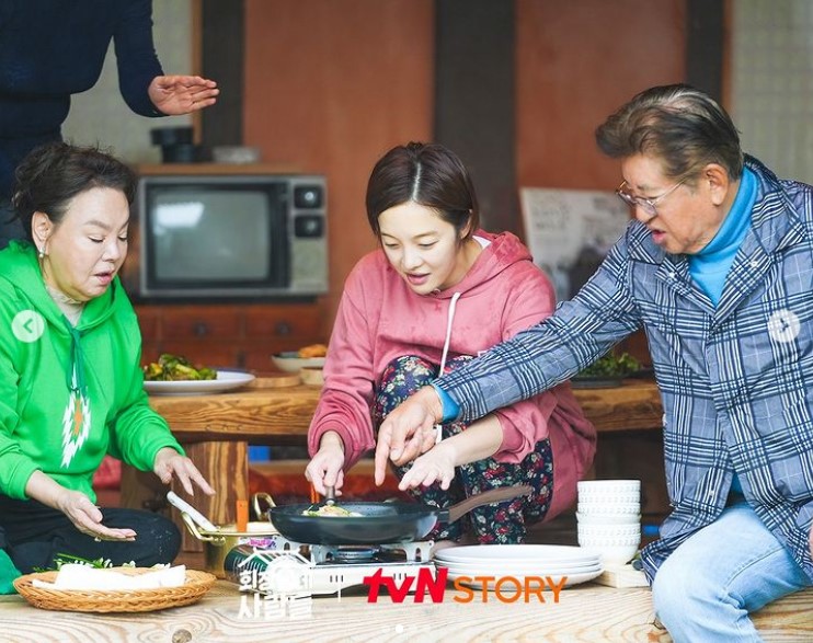 ▲ tvN 스토리 예능프로그램 '회장님네 사람들' 배우 김용건, 황보라. 출처| tvN스토리