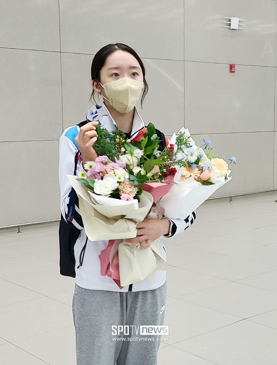 ▲ 2022~2023 시즌 ISU 피겨 스케이팅 시니어 그랑프리 3차 대회 여자 싱글에서 은메달을 따낸 김예림이 인천국제공항에 귀국했다. ⓒ인천국제공항, 조영준 기자