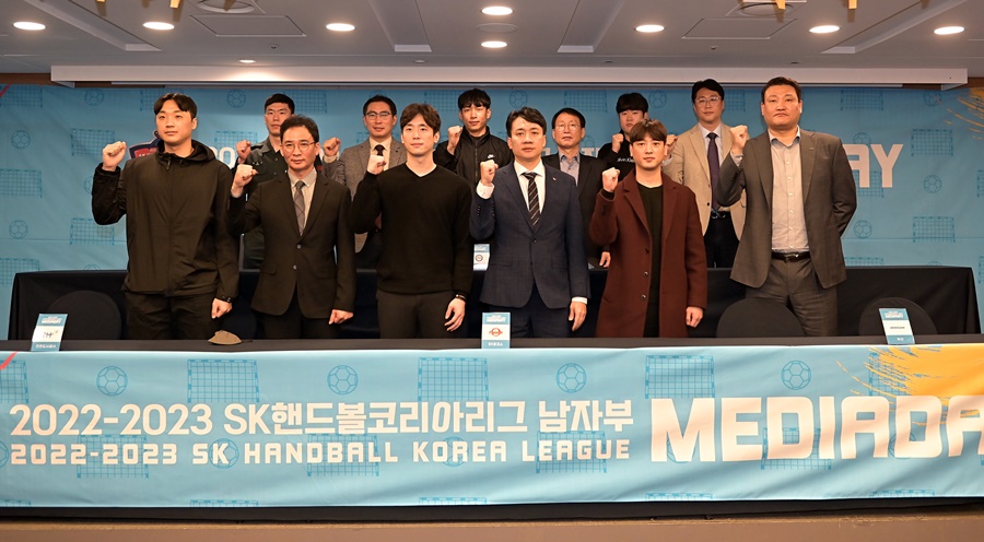 ▲ 6개 팀 감독들과 대표선수들이 새 시즌 출사표를 던졌다 ⓒ 대한핸드볼협회