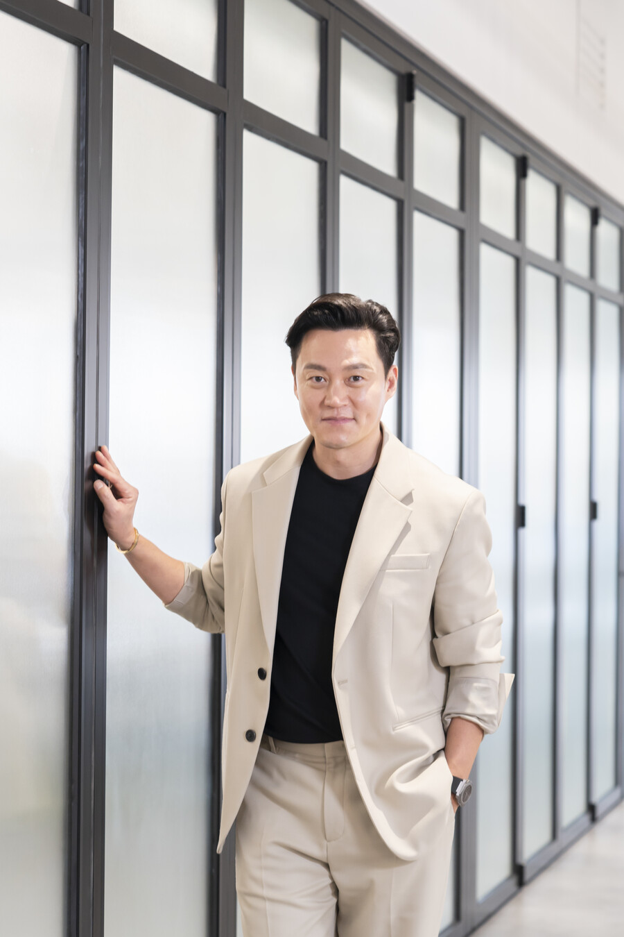 ▲ 티빙 '내과 박원장'에 출연한 배우 이서진. 제공|후크엔터테인먼트