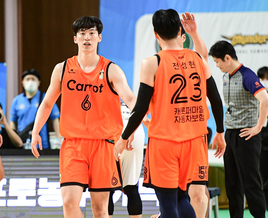 ▲ 이정현과 전성현(왼쪽부터) ⓒ KBL