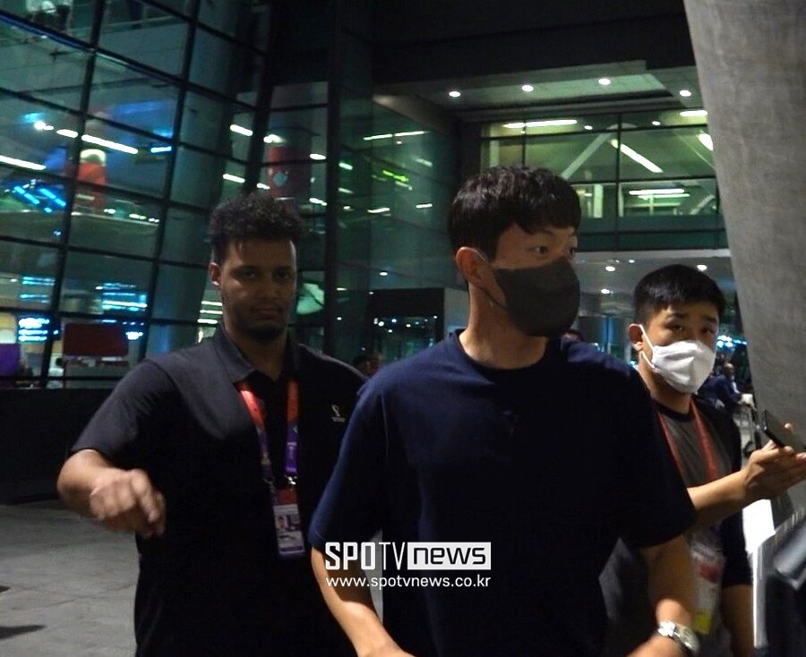 [카타르 NOW]결전지 입성한 황의조의 묵직한 각오 "좋네요"