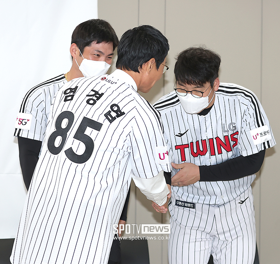 ▲ 염경엽 감독 오지환 김현수 ⓒ곽혜미 기자