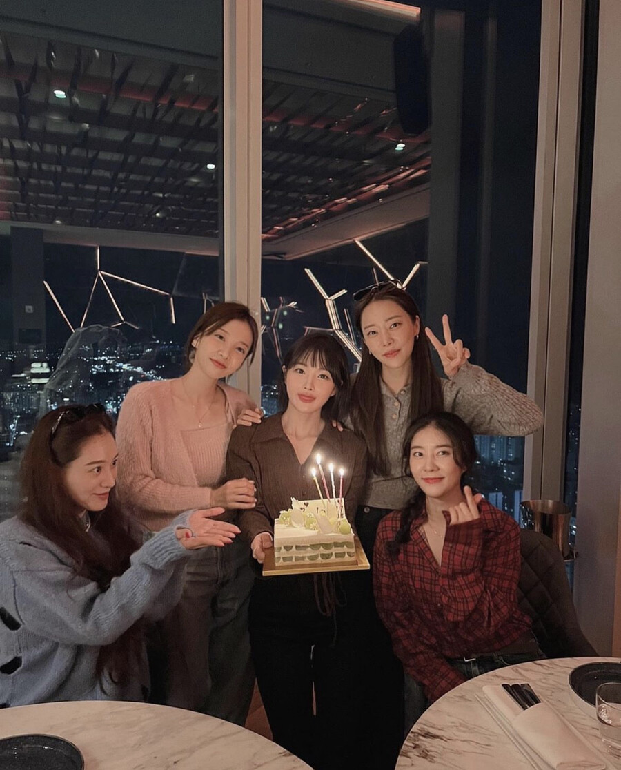 레인보우, 데뷔 13주년 맞아 제주 호캉스…불참 오승아 "부러워 죽겠다"