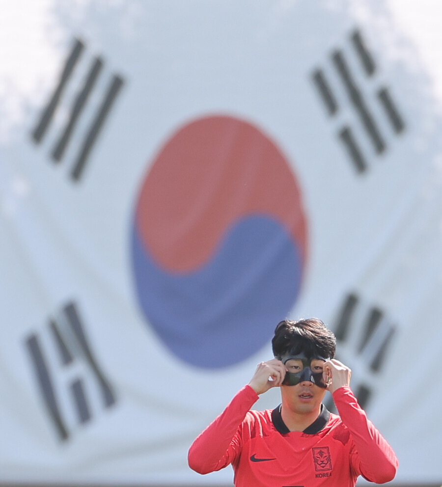 ▲ 축구대표팀 주장 손흥민, 마스크를 착용하고 훈련했다. ⓒ연합뉴스