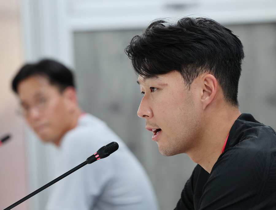 ▲ 축구대표팀 주장 손흥민, 마스크를 착용하고 훈련했다. ⓒ연합뉴스