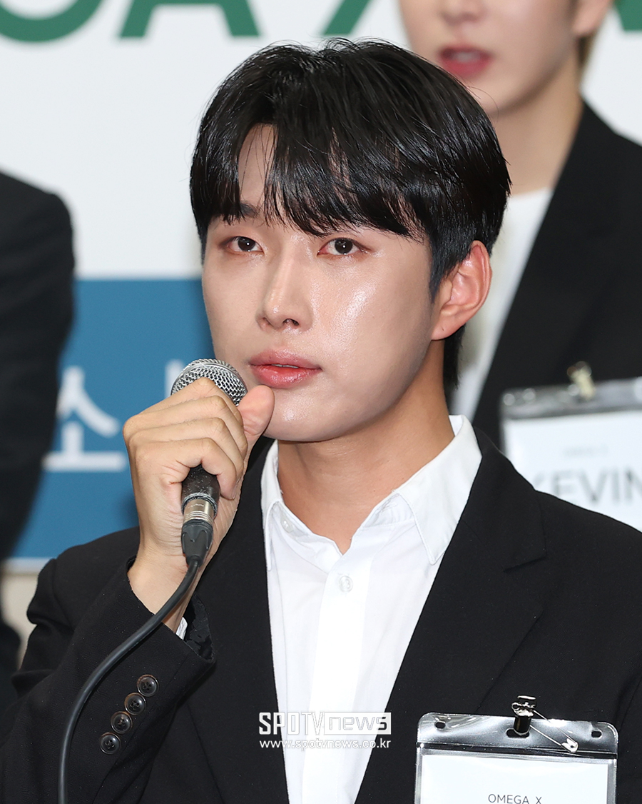 [포토S] 눈물 맺힌 오메가엑스 재한, '팬들을 떠올리며'