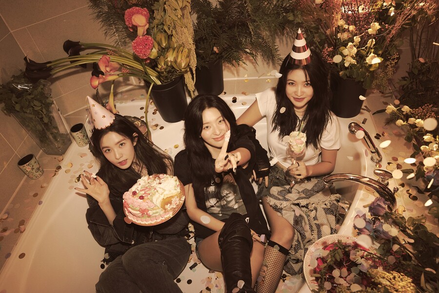 ▲ 레드벨벳 새 미니앨범 '버스데이' 아이린, 슬기, 예리 티저 이미지. 제공ㅣSM엔터테인먼트