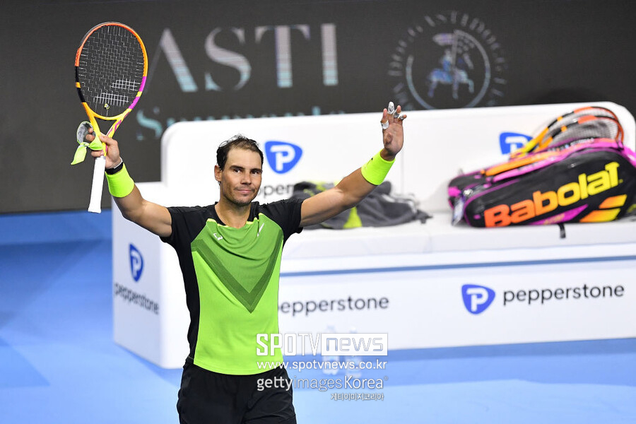 ▲ 2022 니토 ATP 파이널스 조별리그 마지막 경기에서 승리한 라파엘 나달이 관중들의 갈채에 답례하고 있다.