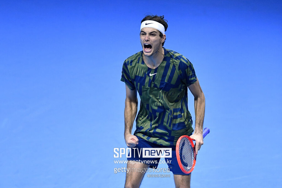 ▲ 테일러 프리츠가 2022 니토 ATP 파이널스 4강 진출을 확정한 뒤 환호하고 있다.