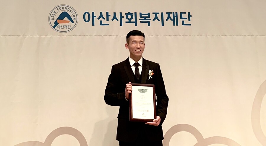 션, 제34회 아산상 자원봉사상 수상 "기적은 오늘 나의 걸음에서 시작"