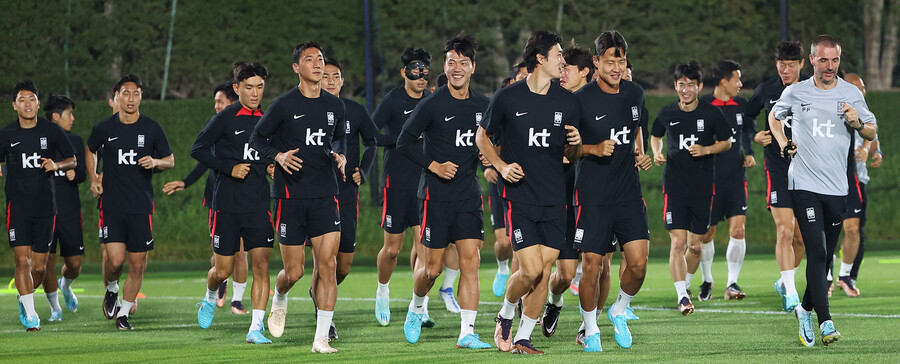 ▲ 축구대표팀이 18일 오후 카타르 도하의 알 에글라 훈련장에서 훈련에 나섰다. ⓒ연합뉴스