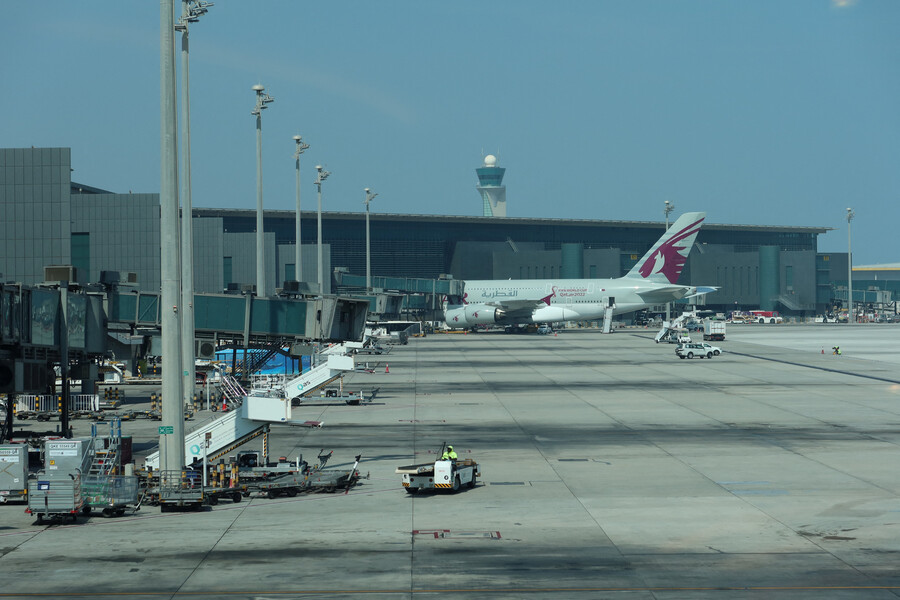 [카타르 NOW]하루 1천6백 편, 축구팬 몰리는데…도하 공항 '지연 불 보듯'