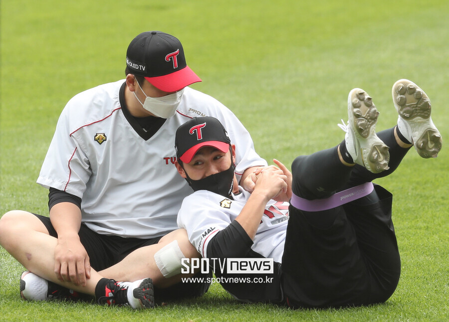 ▲ LG 김현수(왼쪽)와 이적하기 전 한석현. ⓒ 곽혜미 기자