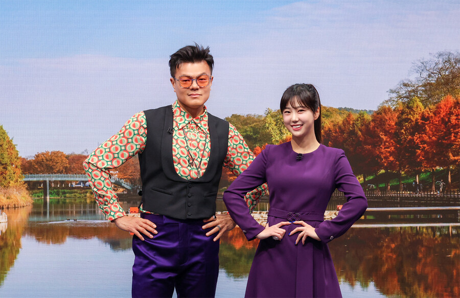박진영, 기상캐스터 깜짝 변신…'그루브 백' 안무 챌린지까지