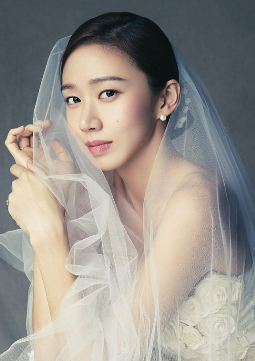품절녀 된 고성희, 웨딩화보 공개…순백의 웨딩드레스 자태
