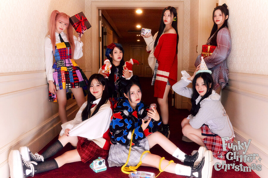 ▲ 엔믹스 '펑키 글리터 크리스마스' 단체 이미지. 제공ㅣJYP엔터테인먼트