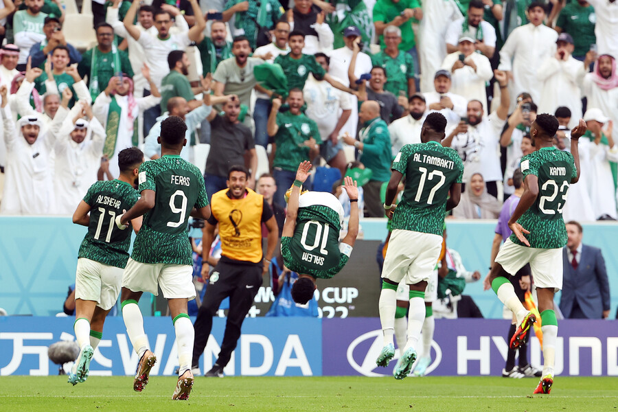 [카타르 현장 REVIEW]'대이변' 사우디, 메시 지우며 아르헨티나에 2-1 역전승