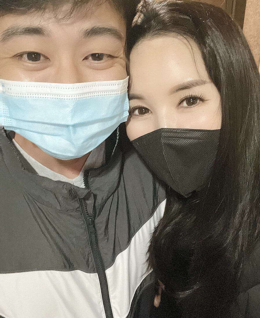 '한창♥' 장영란, 결혼 13년 차에도 신혼부부 같네 "회식하는 아내 기다려"