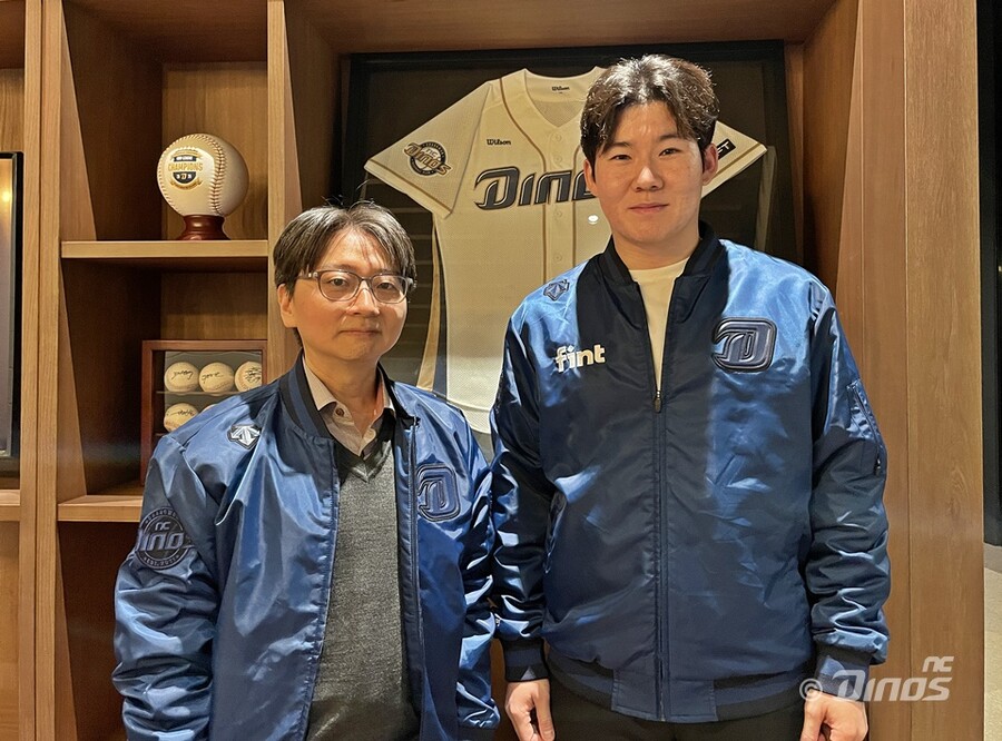 ▲ NC 다이노스와 계약한 박민우(오른쪽) ⓒ NC 다이노스
