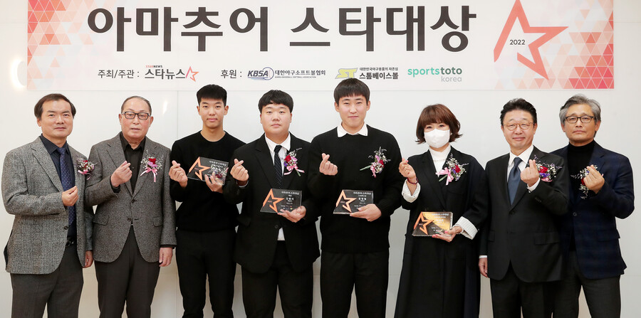 ‘제2의 양의지’ 김범석, 아마추어 스타 대상 수상...차명석 단장도 축하했다