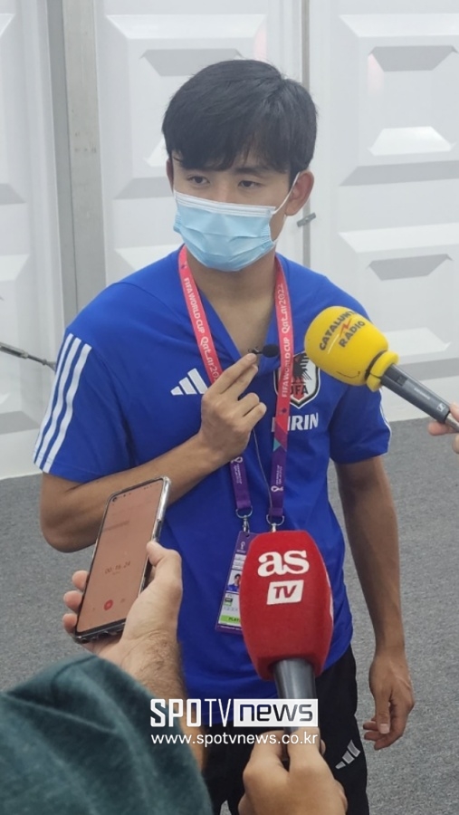 일본 축구의 미래로 불리는 구보가 월드컵 첫 무대에 나선 이강인과 나상호를 향해 축하 인사를 건넸다.