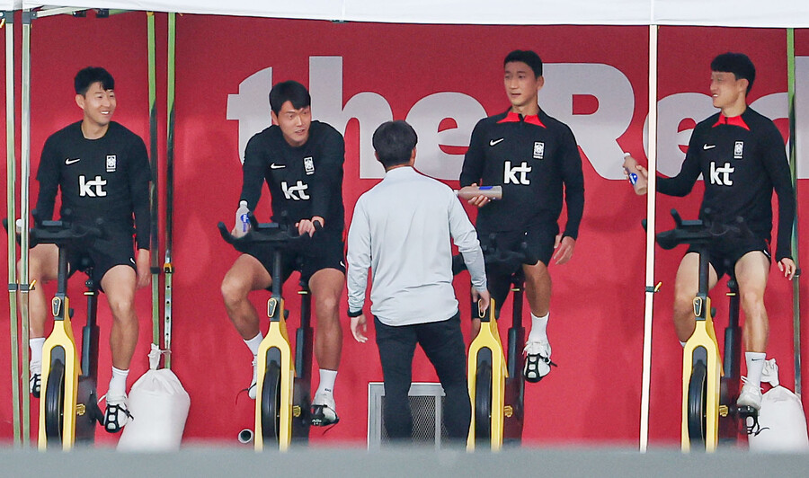 ▲ 축구대표팀이 25일 오후(한국시간) 카타르 도하의 알 에글라 훈련장에서 가나와의 2022 카타르 월드컵 조별리그 2차전 대비에 들어갔다. ⓒ연합뉴스