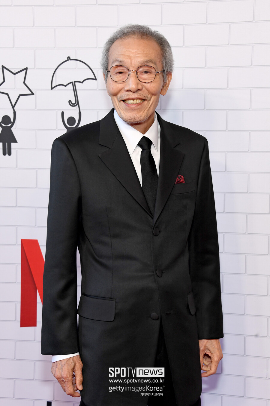 "골든글로브 수상한 '오겜' 오영수, 강제추행 혐의 기소" 외신 보도 이어져