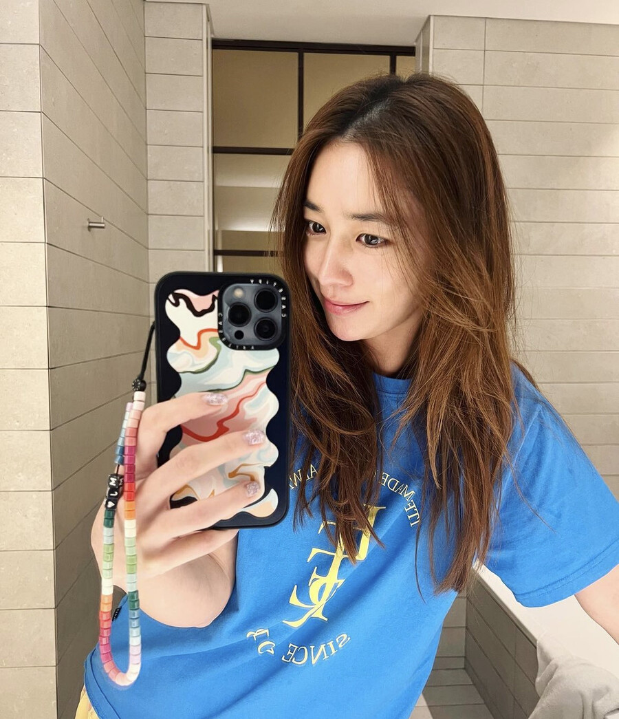 '이병헌♥' 이민정, 눈곱 안 뗀 셀카에도 미모 자신감 "화거셀 미쳤냐"