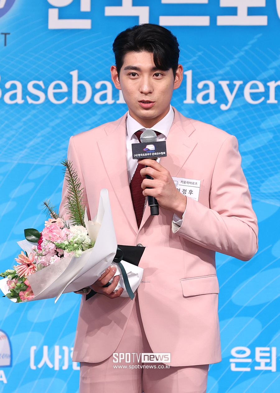 "내년 우승 다시 도전" 2년 연속 '최고 선수' 이정후였다…'은퇴' 이대호 특별상(종합)