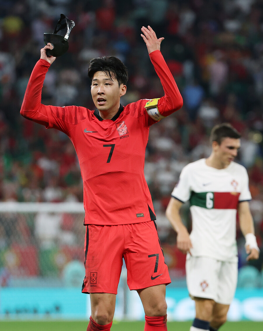 ▲  안면 보호 마스크를 벗어 던지고 뛴 손흥민의 투혼이 포르투갈에 2-1 승리를 불렀다. ⓒ연합뉴스
